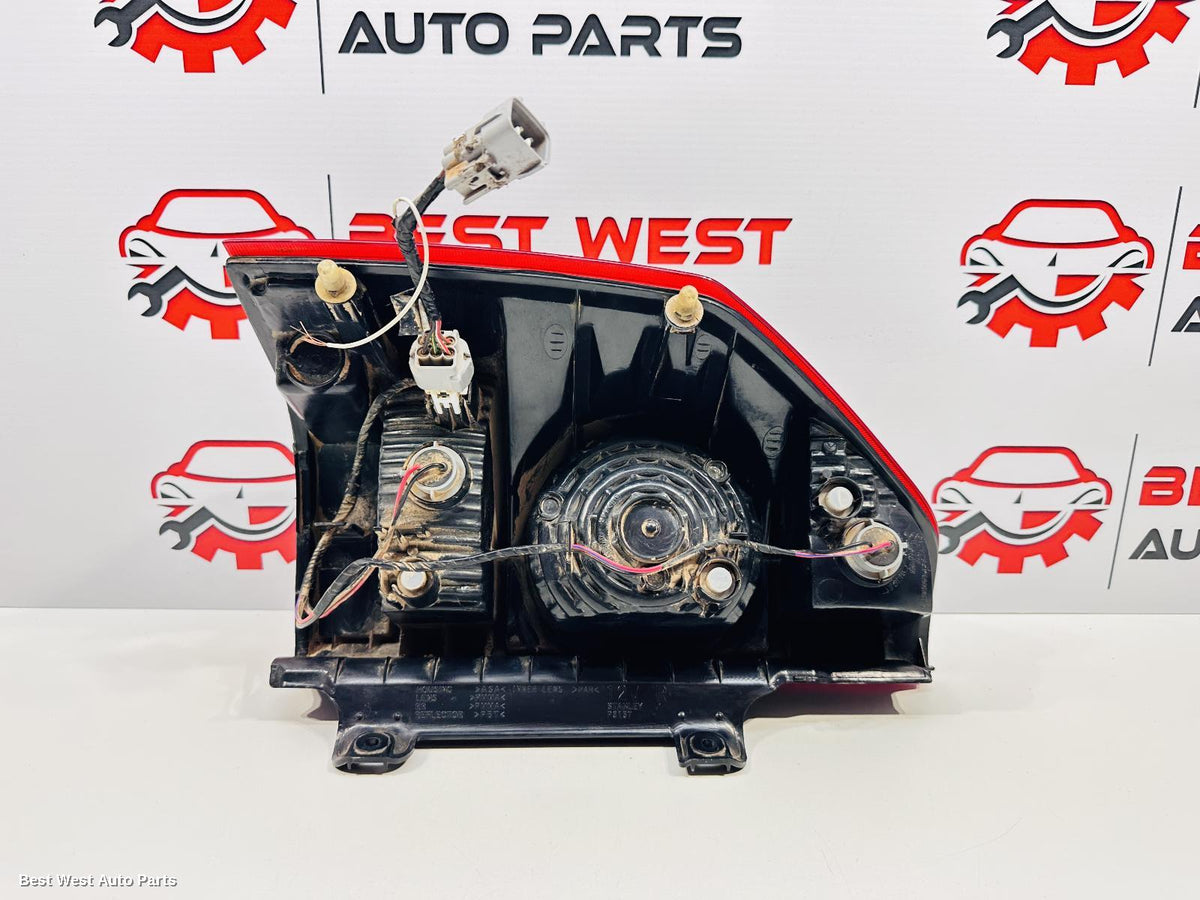 2004 MITSUBISHI PAJERO Right Taillight