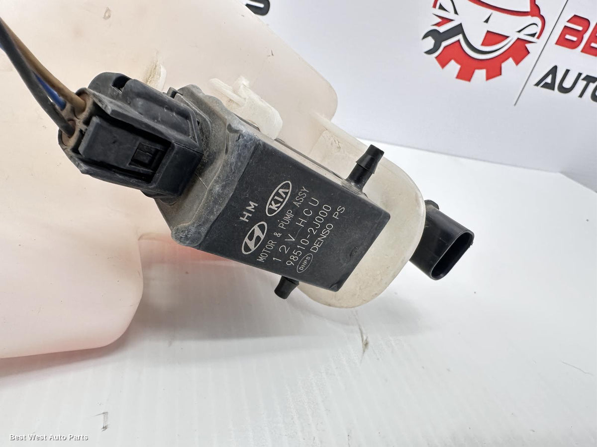 2015 HYUNDAI I30 Washer Bottle