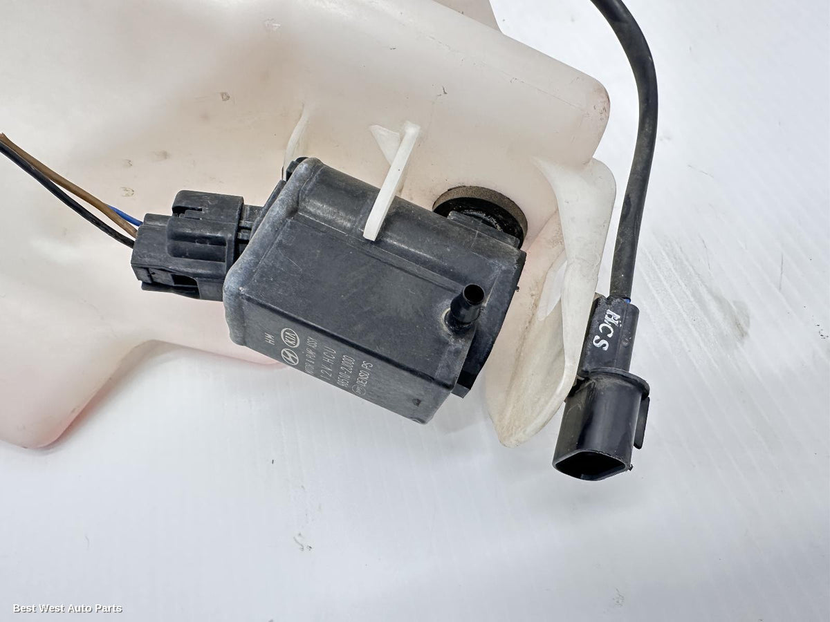 2015 HYUNDAI I30 Washer Bottle