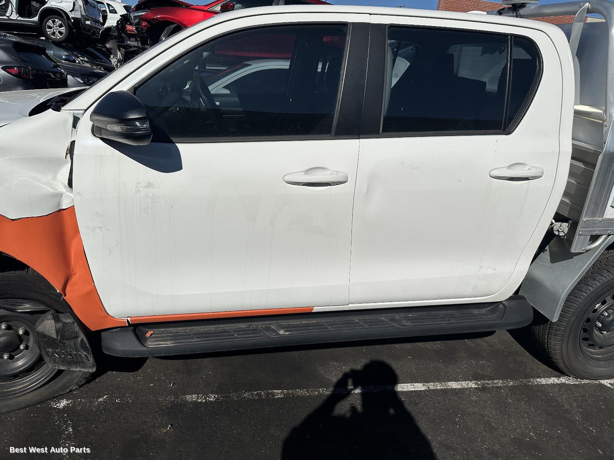 2024 TOYOTA HILUX Left Front Door