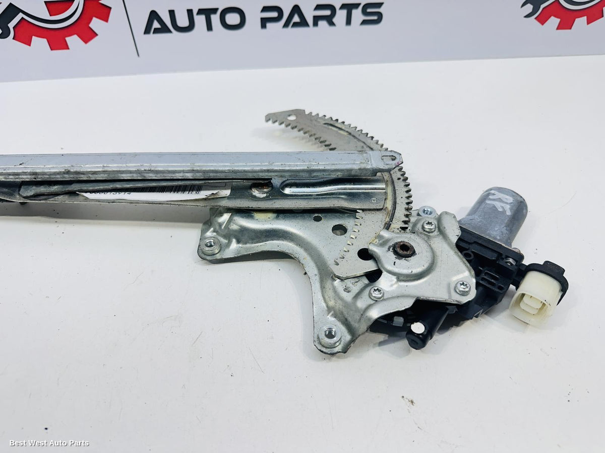 2017 MITSUBISHI OUTLANDER Right Front Window Reg/Motor