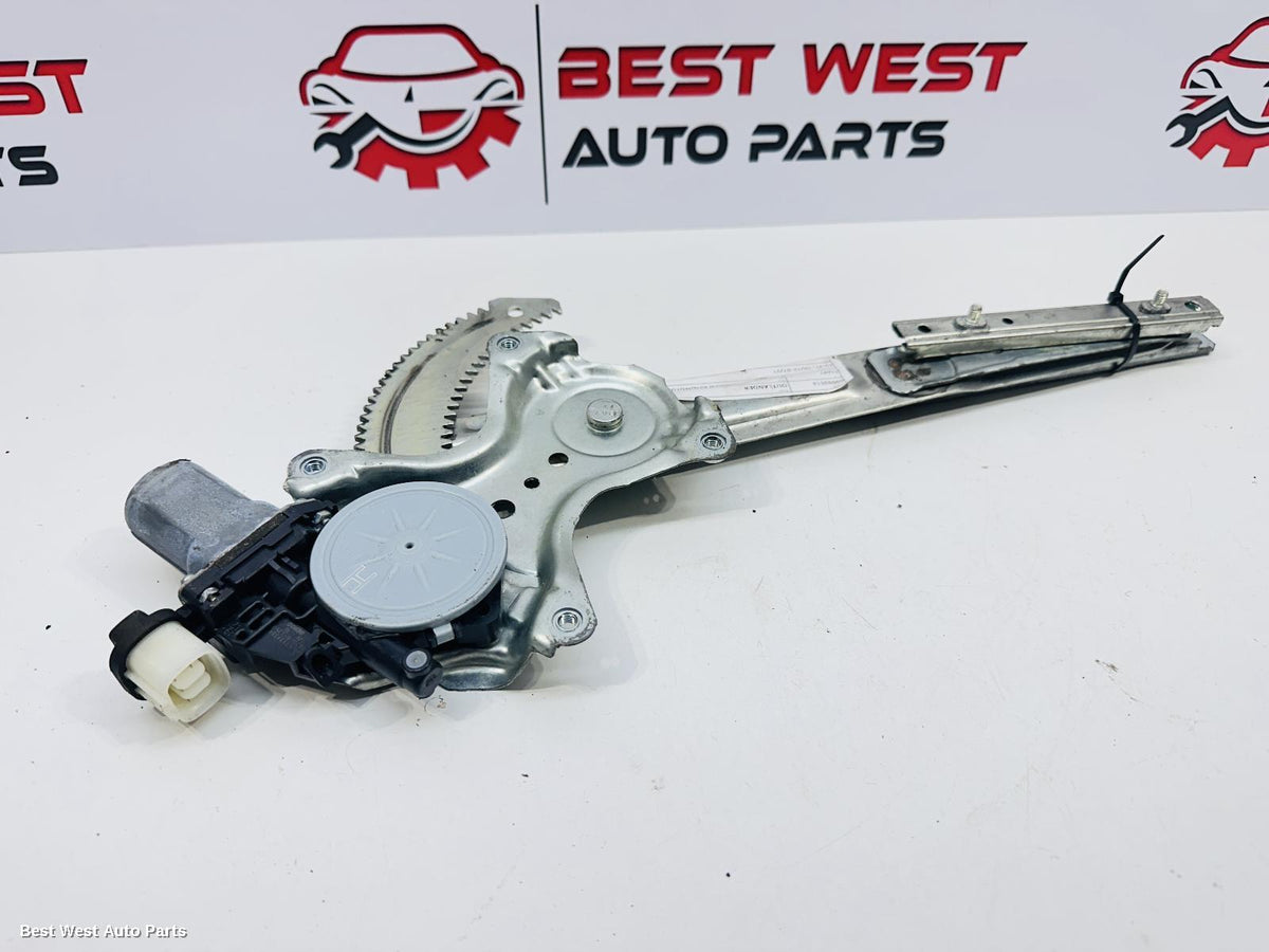 2017 MITSUBISHI OUTLANDER Right Front Window Reg/Motor