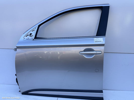 2017 MITSUBISHI OUTLANDER Left Front Door