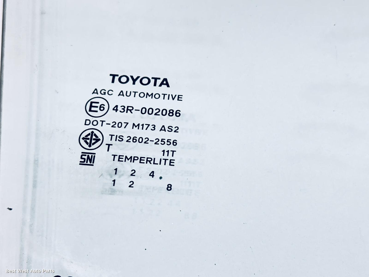2018 TOYOTA HILUX Right Front Door Window