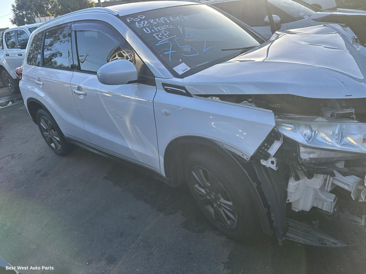 2019 SUZUKI VITARA Right Front Door
