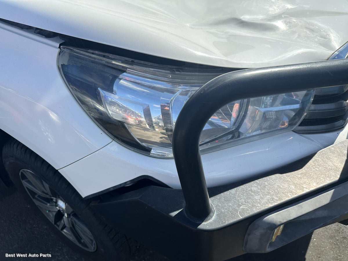 2017 TOYOTA HILUX Right Headlamp