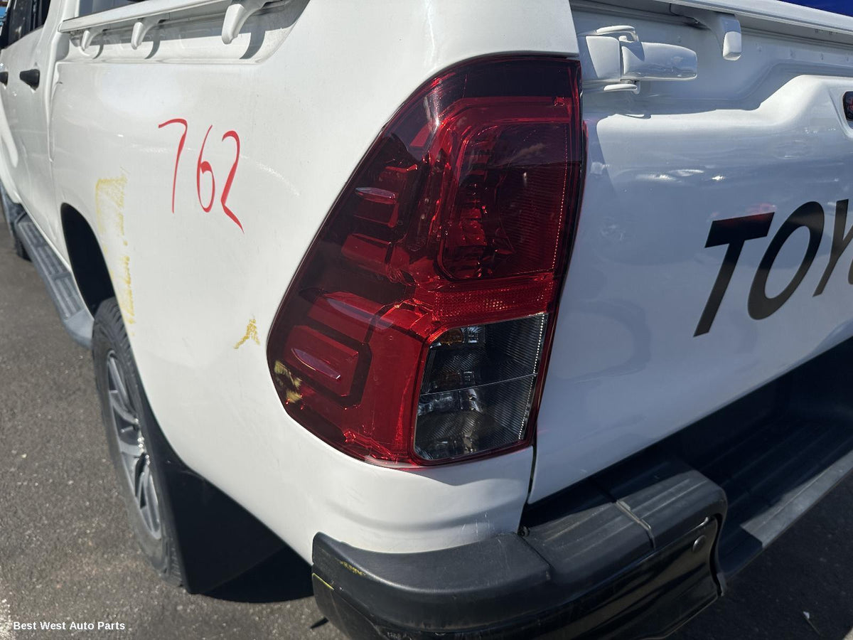 2017 TOYOTA HILUX Left Taillight