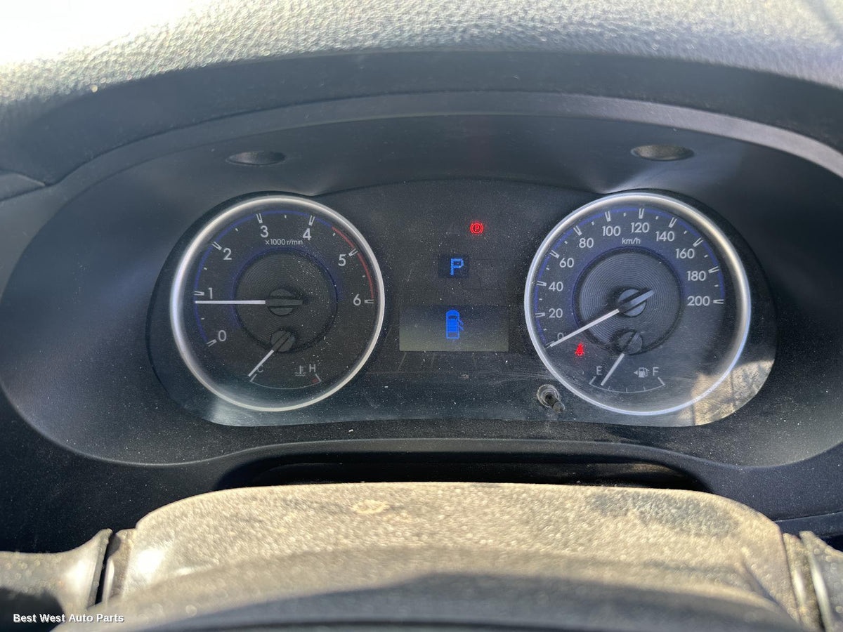 2017 TOYOTA HILUX Instrument Cluster