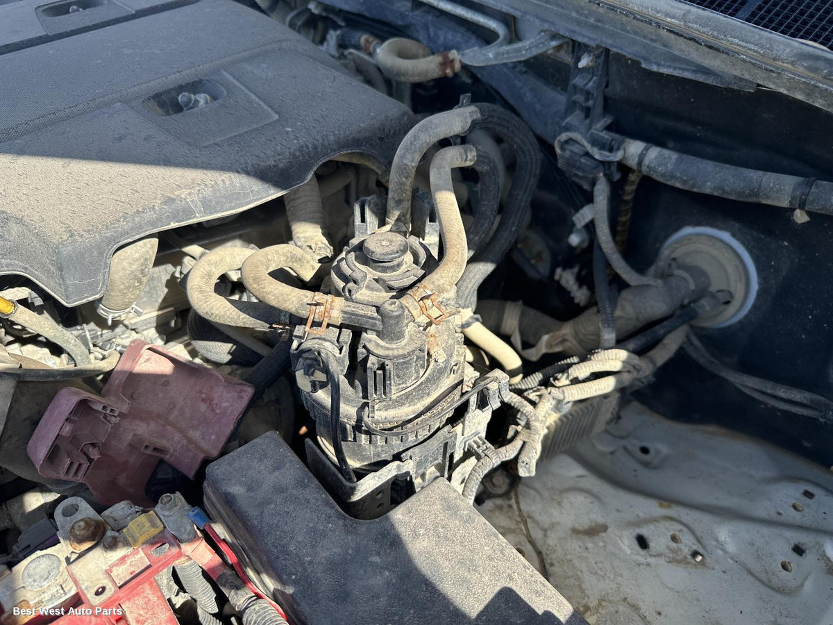 2017 TOYOTA HILUX Fuel Filter Housing