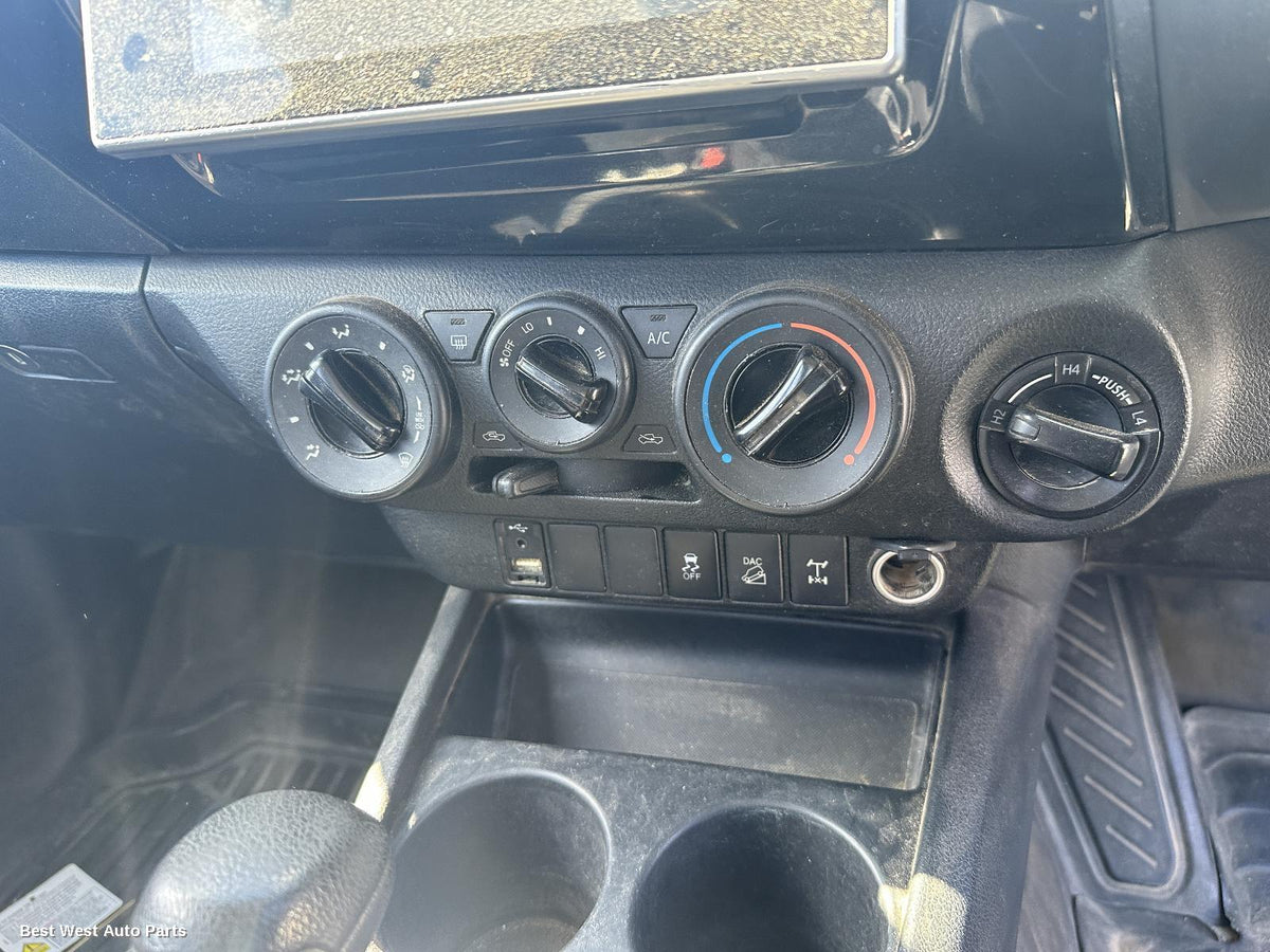 2017 TOYOTA HILUX Misc Switch/Relay