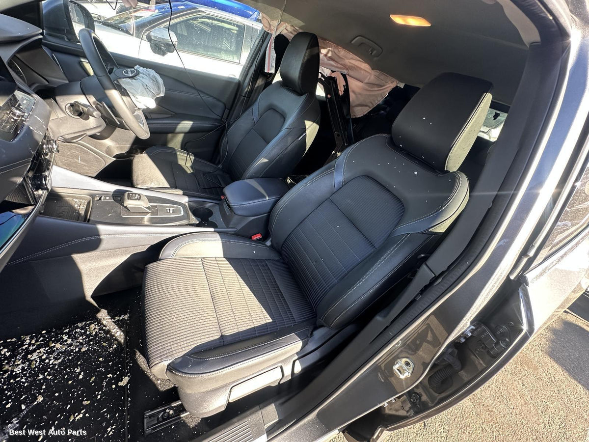 2023 NISSAN QASHQAI Headrest