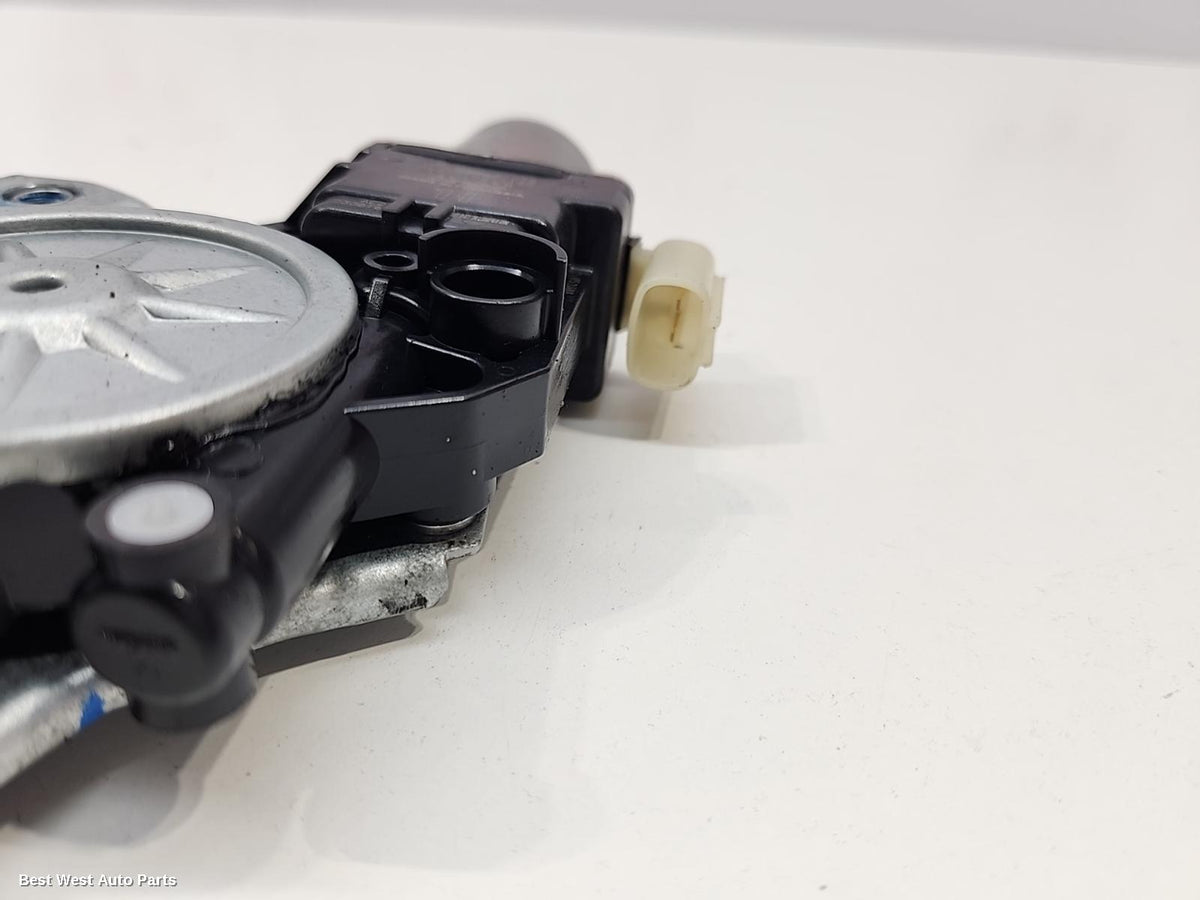 2019 MITSUBISHI PAJERO Left Front Window Reg/Motor