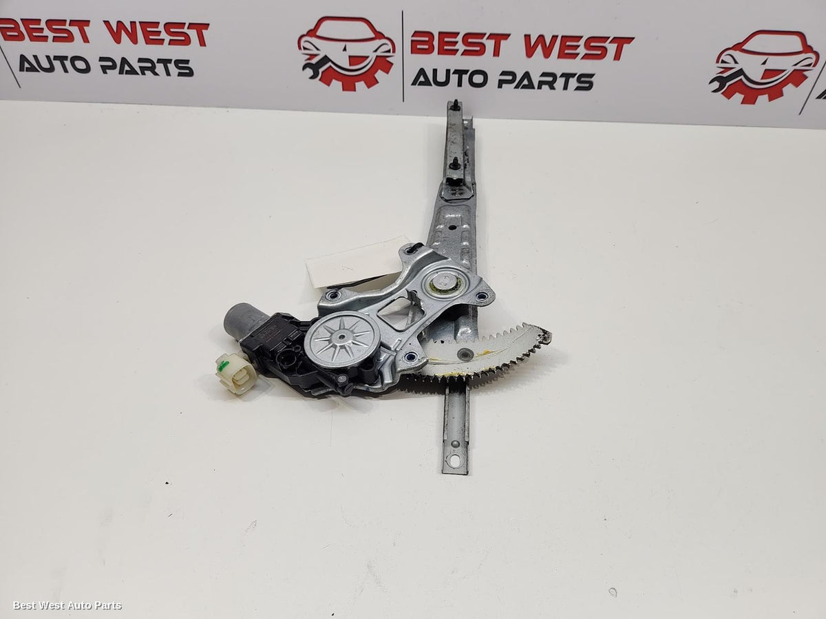 2019 MITSUBISHI PAJERO Right Front Window Reg/Motor