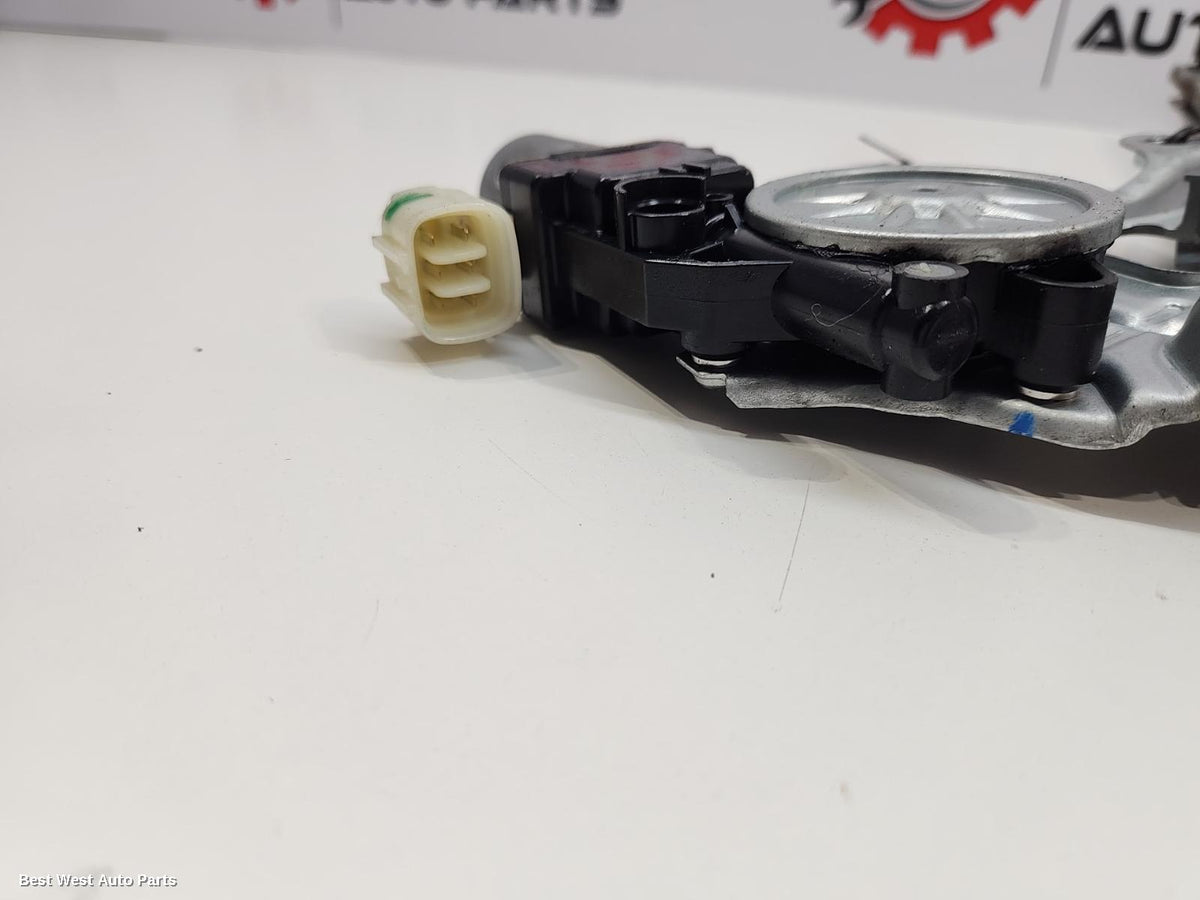 2019 MITSUBISHI PAJERO Right Front Window Reg/Motor