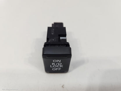 2019 MITSUBISHI PAJERO Misc Switch/Relay