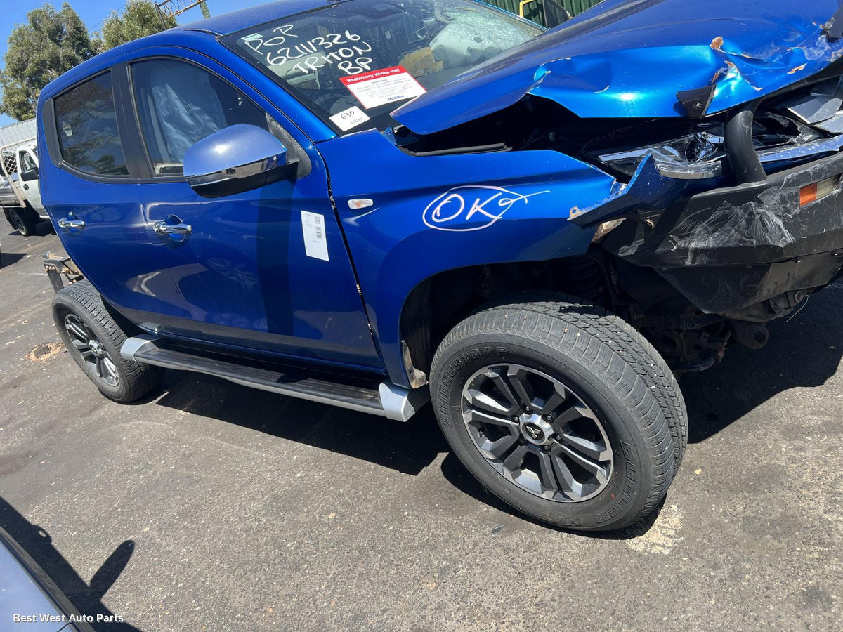 2020 MITSUBISHI TRITON Headrest