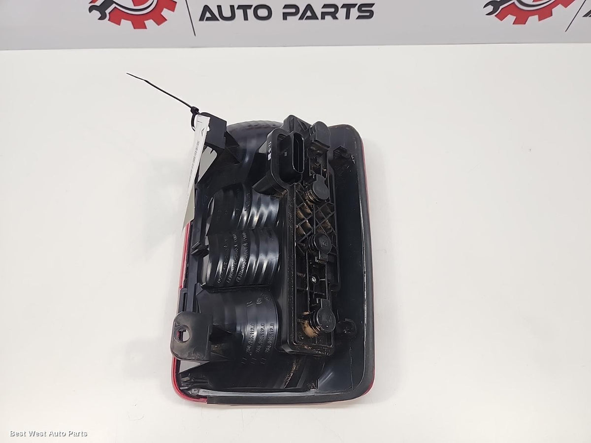 2015 VOLKSWAGEN CADDY Right Taillight