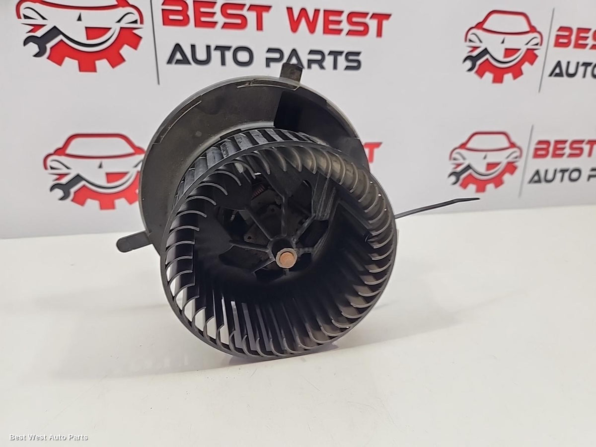 2015 VOLKSWAGEN CADDY Heater Fan Motor