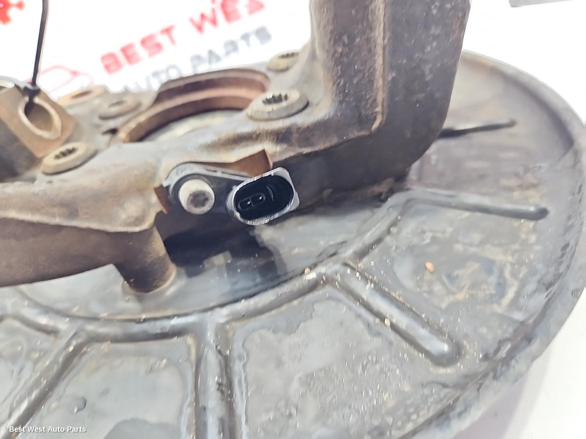 2015 VOLKSWAGEN CADDY Right Front Hub Assembly