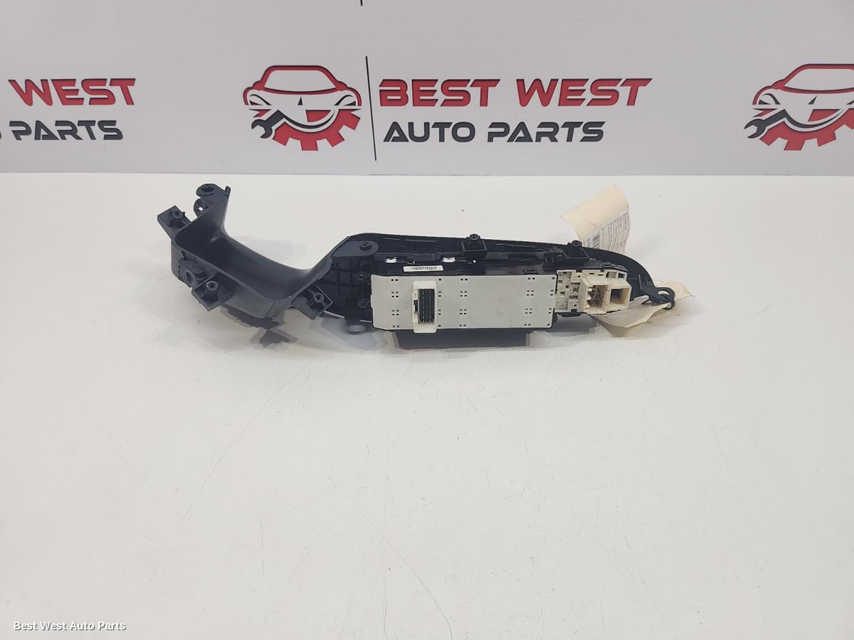 2018 HYUNDAI I30 Pwr Dr Wind Switch