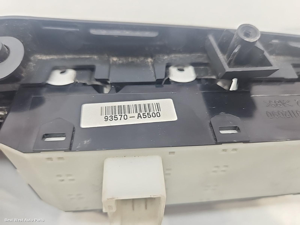 2018 HYUNDAI I30 Pwr Dr Wind Switch