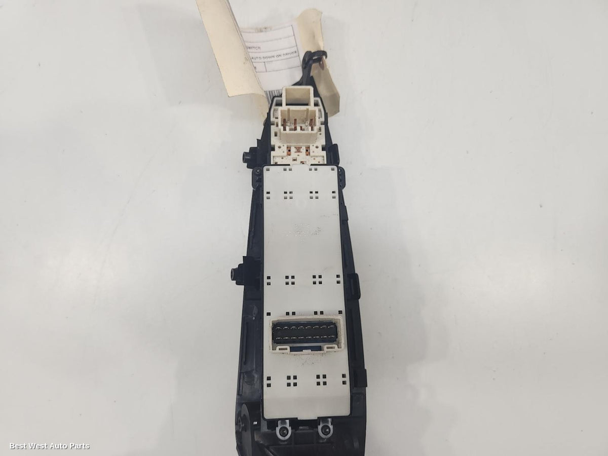 2018 HYUNDAI I30 Pwr Dr Wind Switch