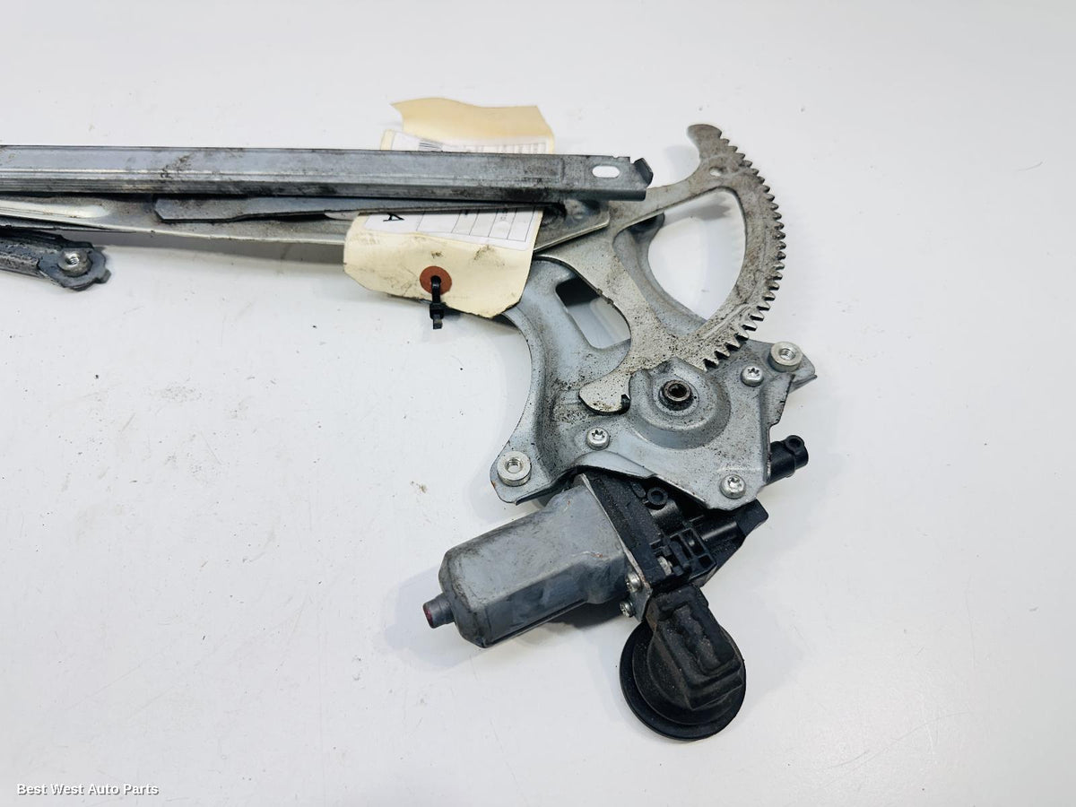 2019 TOYOTA YARIS Left Front Window Reg/Motor