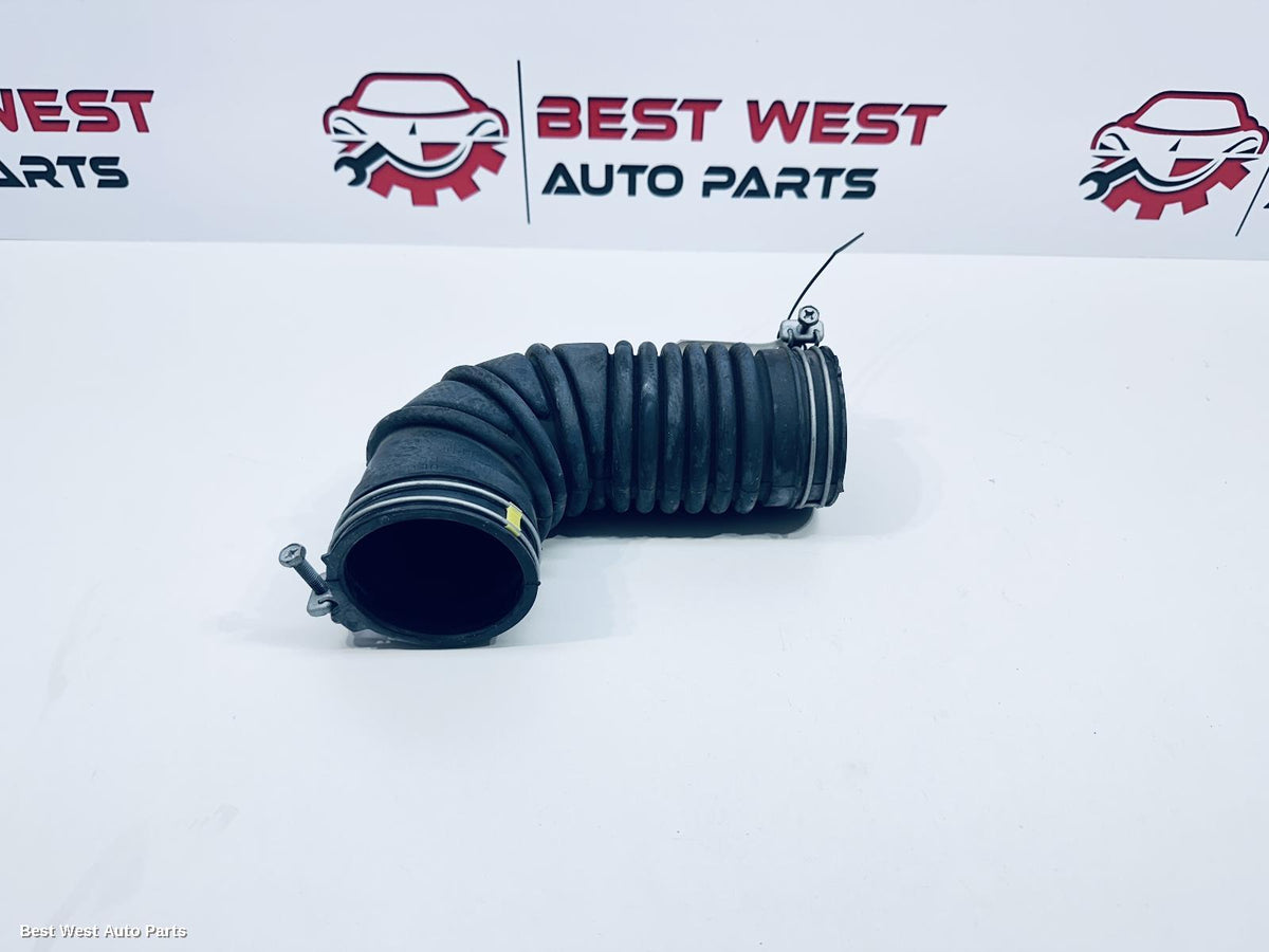 2024 TOYOTA HILUX Air Cleaner Duct/Hos