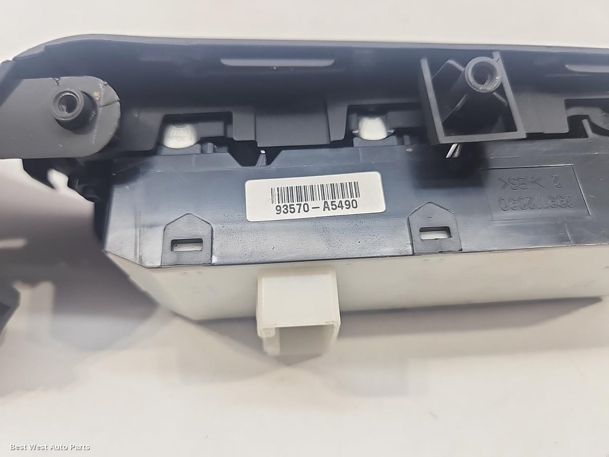 2014 HYUNDAI I30 Pwr Dr Wind Switch