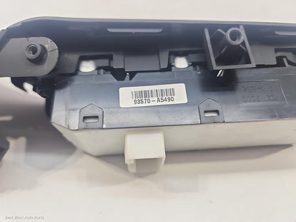 2014 HYUNDAI I30 Pwr Dr Wind Switch
