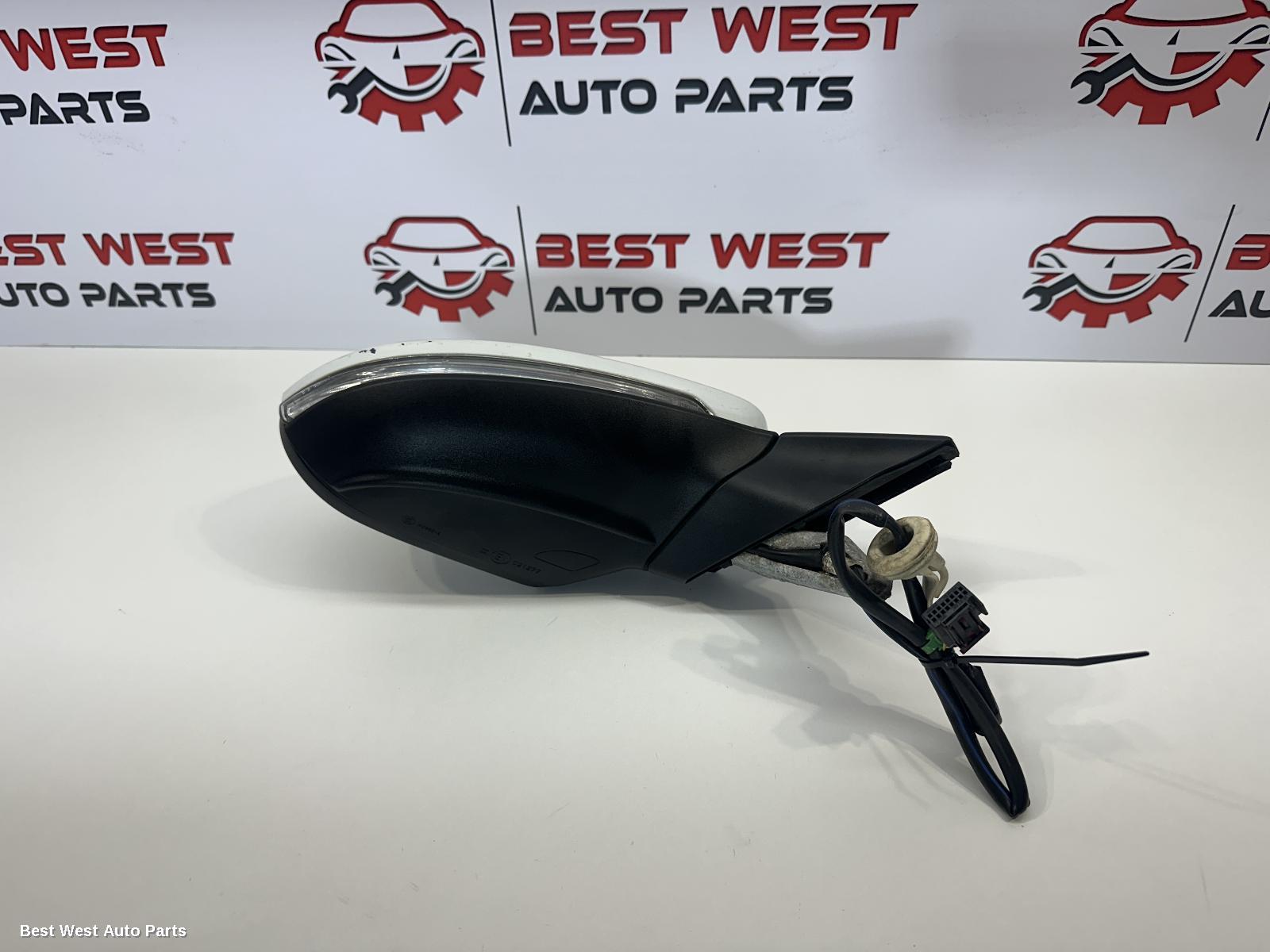 2013 VOLKSWAGEN GOLF Right Door Mirror