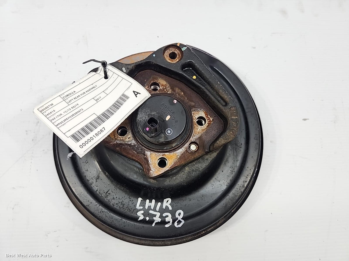 2017 TOYOTA COROLLA Left Rear Hub Assembly