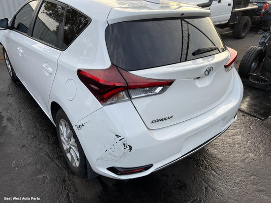 2018 TOYOTA COROLLA Left Taillight