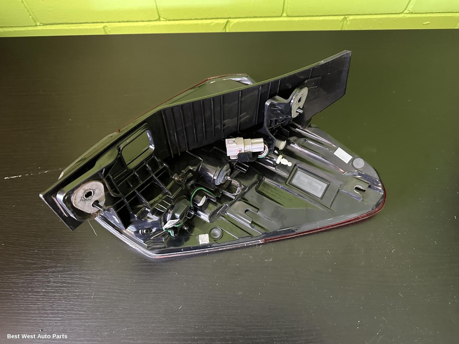 2021 SUBARU FORESTER Left Taillight