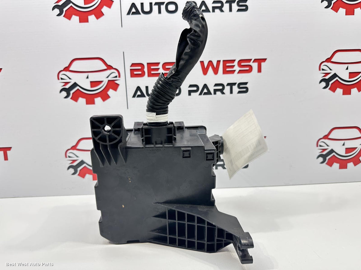 2021 NISSAN NAVARA Fuse Box