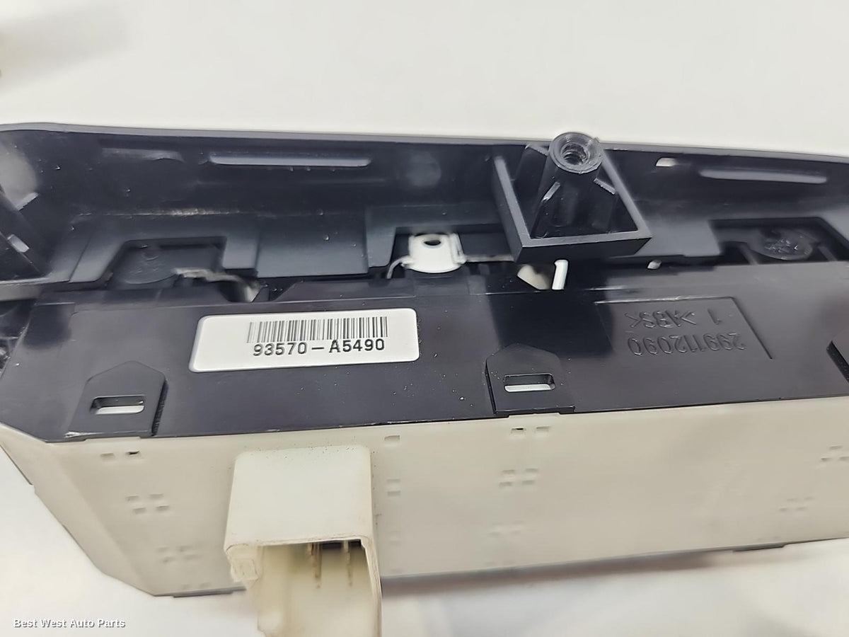 2015 HYUNDAI I30 Pwr Dr Wind Switch