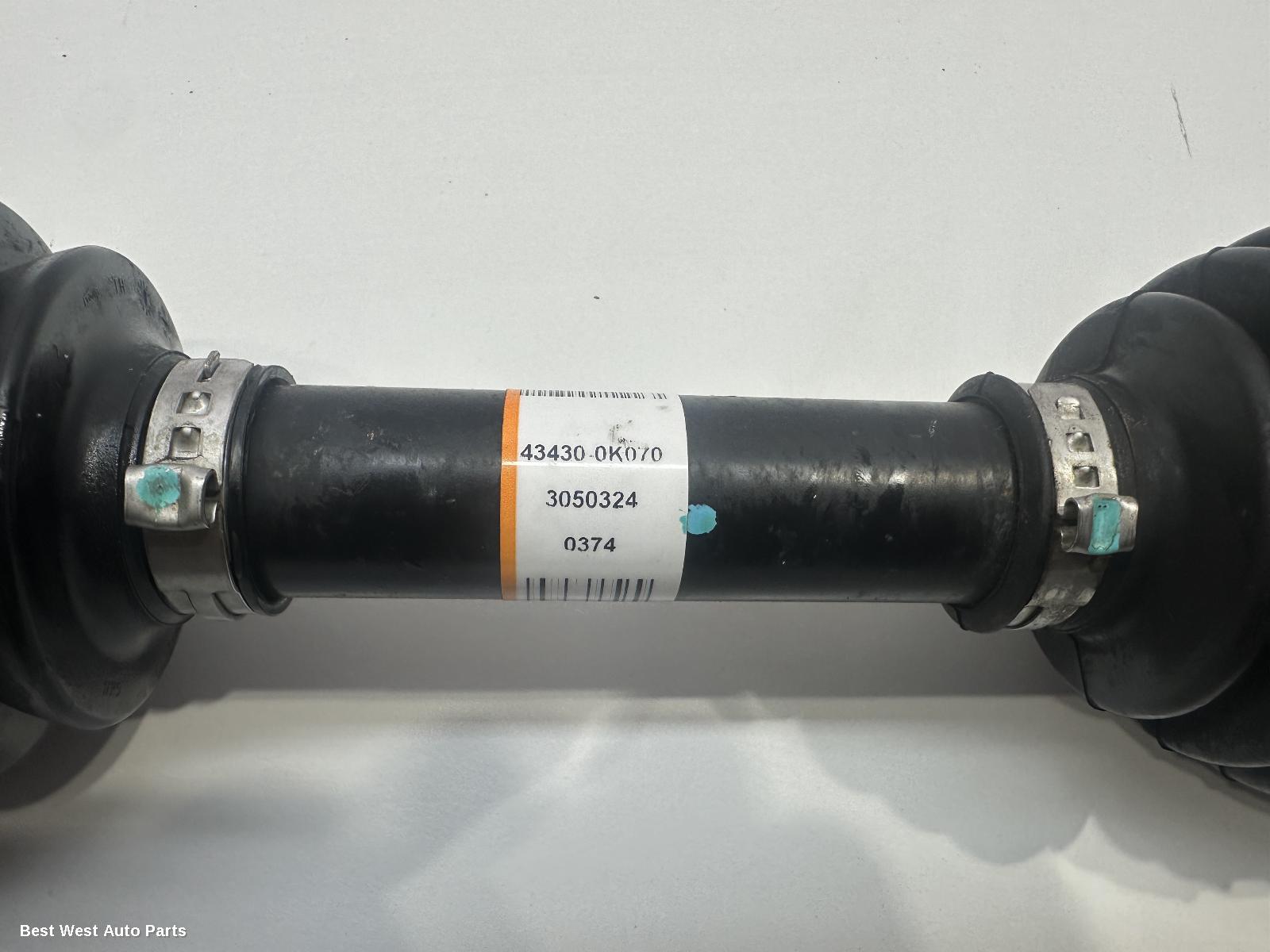 2024 TOYOTA HILUX Right Driveshaft