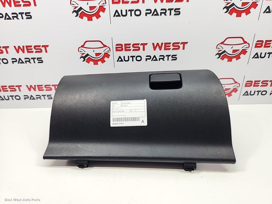 2019 MITSUBISHI ECLIPSE CROSS Glove Box