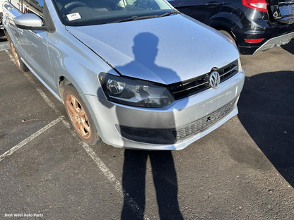 2011 VOLKSWAGEN POLO Right Guard