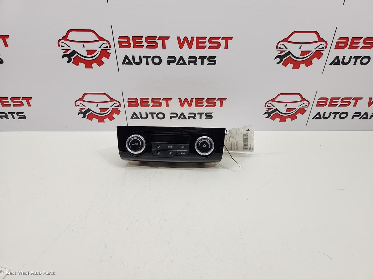2017 MITSUBISHI PAJERO Heater/Ac Controls