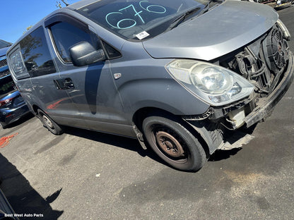 2011 HYUNDAI ILOAD/IMAX Grille