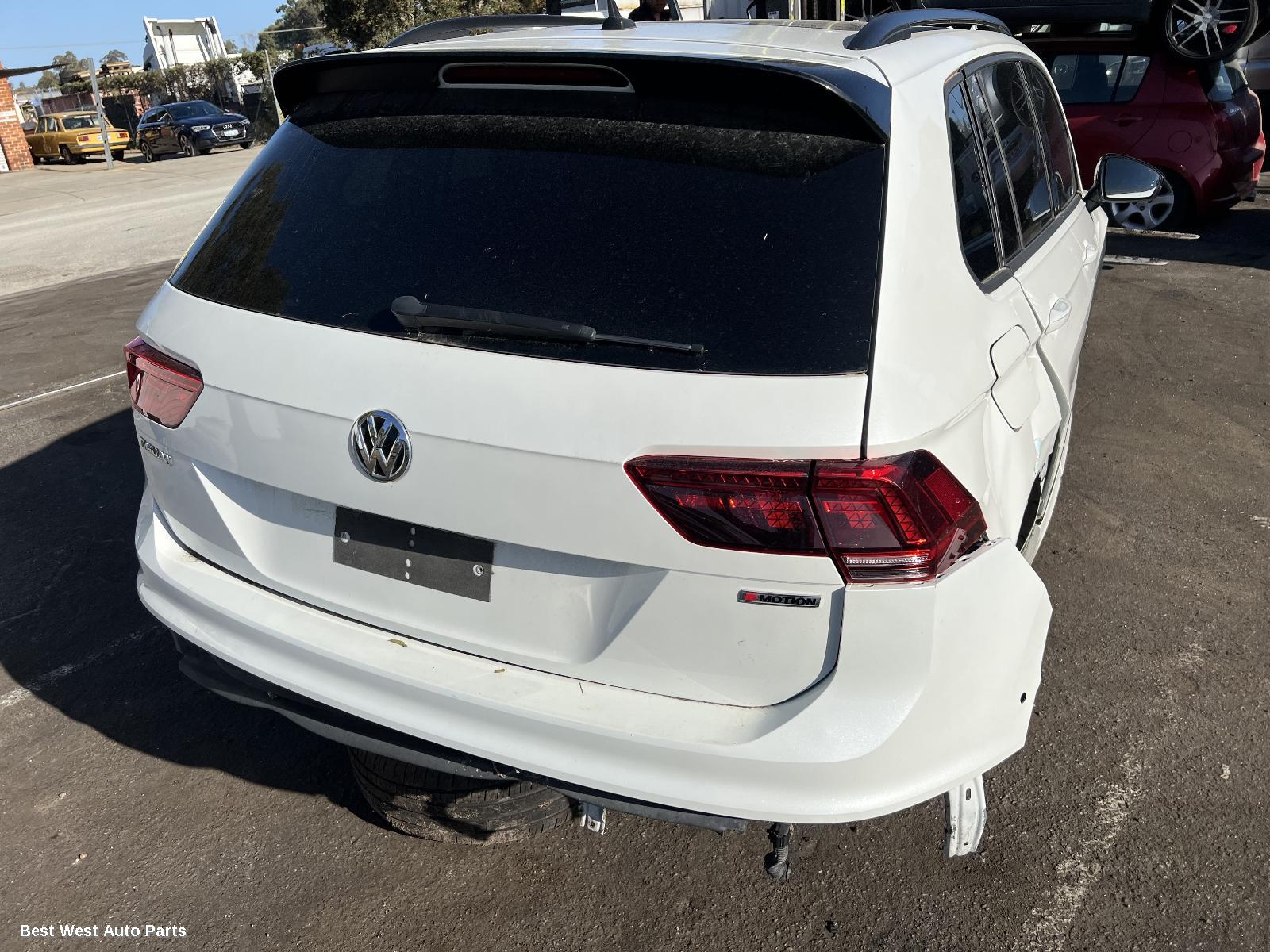 2018 VOLKSWAGEN TIGUAN Bootlid/Tailgate