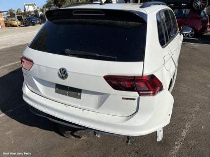 2018 VOLKSWAGEN TIGUAN Bootlid/Tailgate