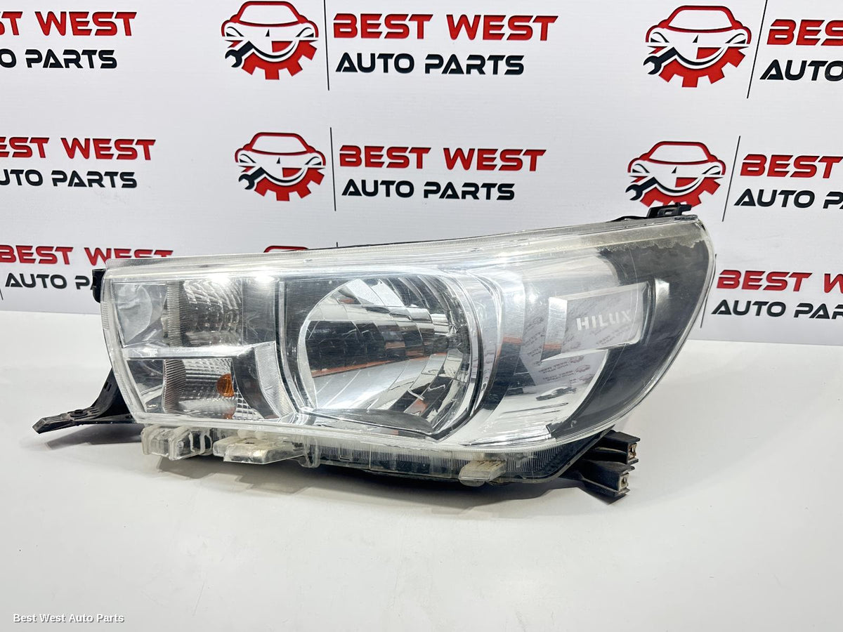 2017 TOYOTA HILUX Left Headlamp