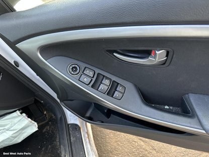 2016 HYUNDAI I30 Pwr Dr Wind Switch
