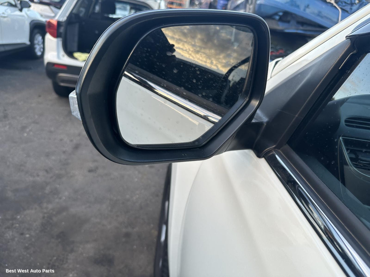 2025 MITSUBISHI PAJERO Left Door Mirror