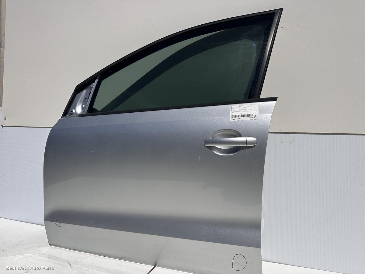 2011 VOLKSWAGEN POLO Left Front Door