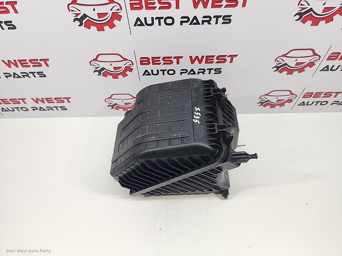 2013 HYUNDAI SANTA FE Air Cleaner/Box