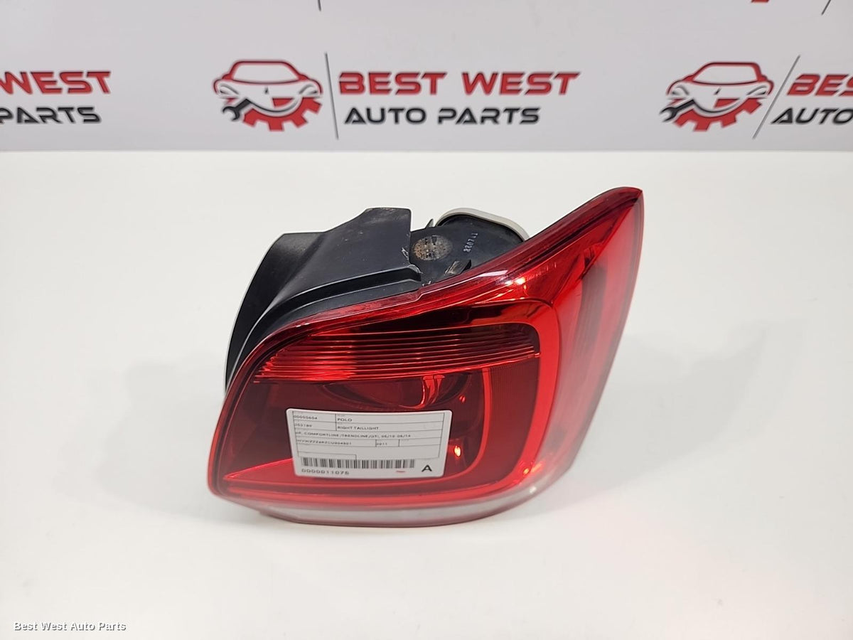 2011 VOLKSWAGEN POLO Right Taillight