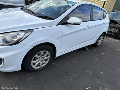 2014 HYUNDAI ACCENT Right Headlamp